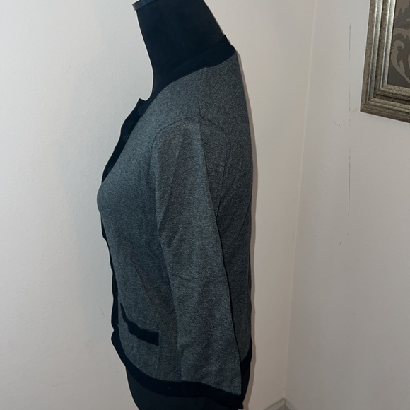 14Th & Union Sz S gray black‎ edges snap on buttons light cropped cardigan - Picture 4 of 7